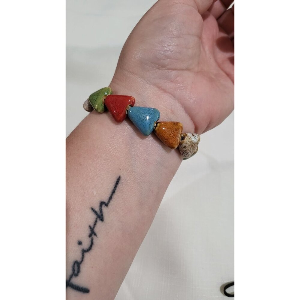 Colorful synthetic stones stretch bracelet - Picture 4 of 6